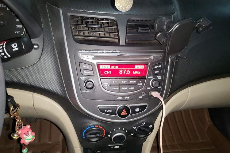 Used Hyundai Verna (older generation) 2014 1.4L Manual Smart GLS Trim Audio And AC Panel