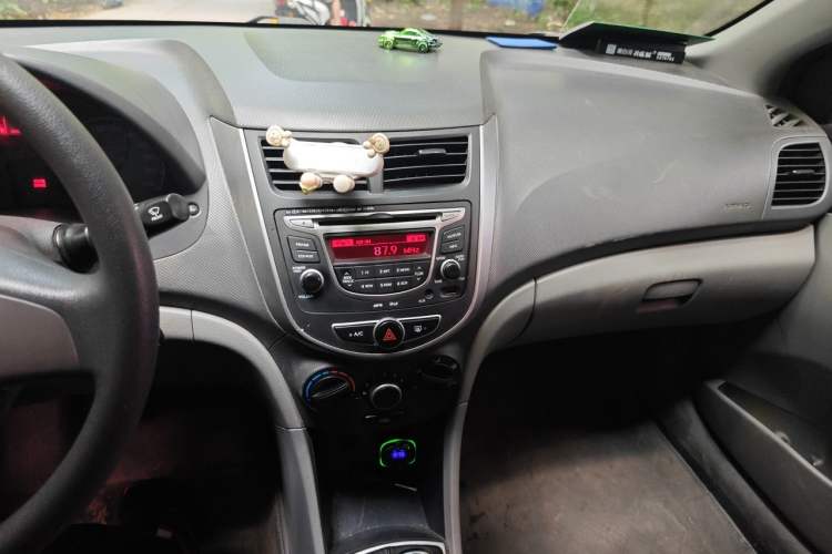 Used Hyundai Verna (older generation) 2014 1.4L Manual Smart GLS Trim Audio And AC Panel