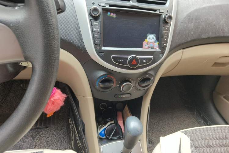 Used Hyundai Verna (older generation) 2014 1.4L Automatic Smart GLS Audio And AC Panel