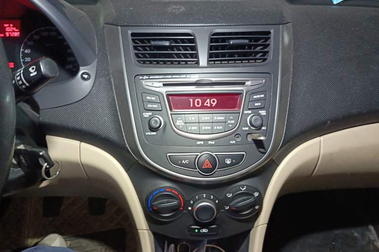 Used Hyundai Verna (older generation) 2014 1.4L Manual Smart GLS Trim Audio And AC Panel