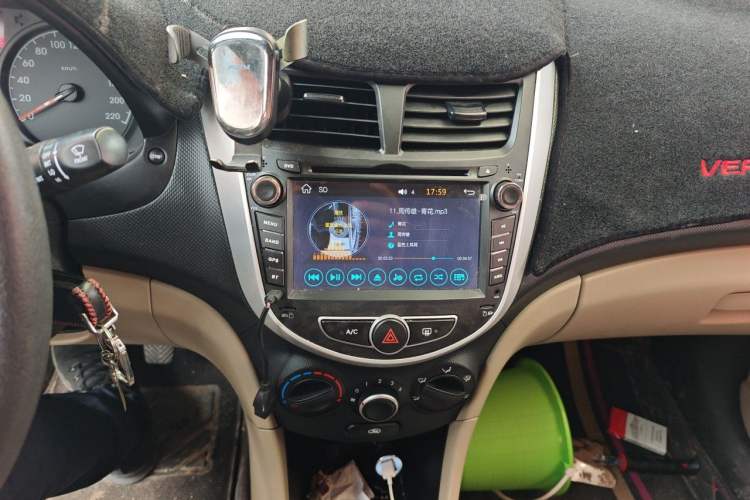 Used Hyundai Verna (older generation) 2014 1.4L Manual Smart GLS Trim Audio And AC Panel