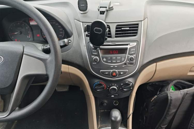 Used Hyundai Verna (older generation) 2014 1.4L Automatic Smart GLS Audio And AC Panel