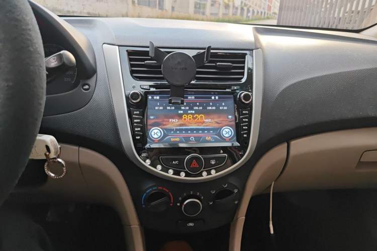 Used Hyundai Verna (older generation) 2014 1.4L Automatic Smart GLS Audio And AC Panel