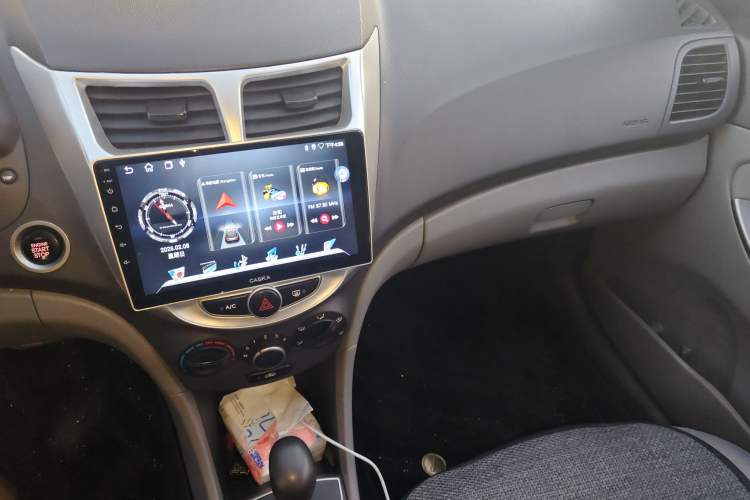 Used Hyundai Verna (older generation) 2014 1.4L Automatic Leading-Edge GLX Audio And AC Panel