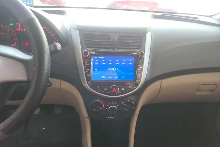 Used Hyundai Verna (older generation) 2014 1.4L Manual Smart GLS Trim Audio And AC Panel