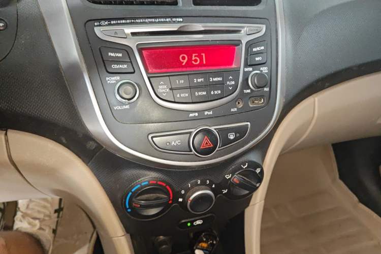 Used Hyundai Verna (older generation) 2014 1.4L Manual Smart GLS Trim Audio And AC Panel