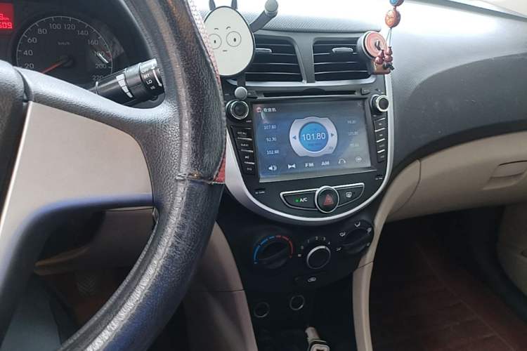 Used Hyundai Verna (older generation) 2014 1.4L Manual Smart GLS Trim Audio And AC Panel