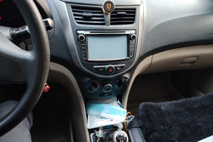 Used Hyundai Verna (older generation) 2014 1.4L Manual Smart GLS Trim Audio And AC Panel