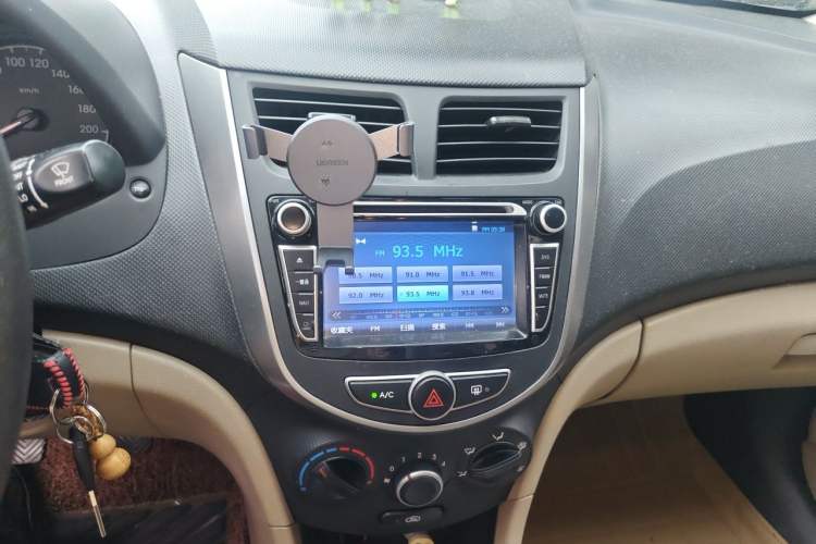 Used Hyundai Verna (older generation) 2014 1.4L Manual Smart GLS Trim Audio And AC Panel
