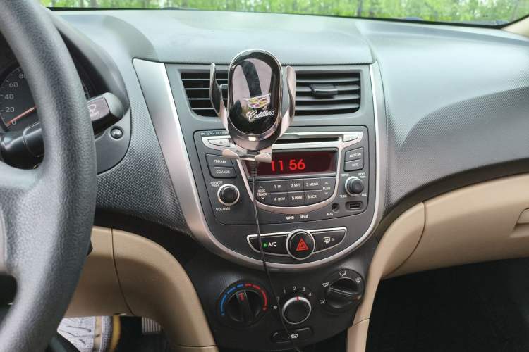 Used Hyundai Verna (older generation) 2014 1.4L Manual Smart GLS Trim Audio And AC Panel