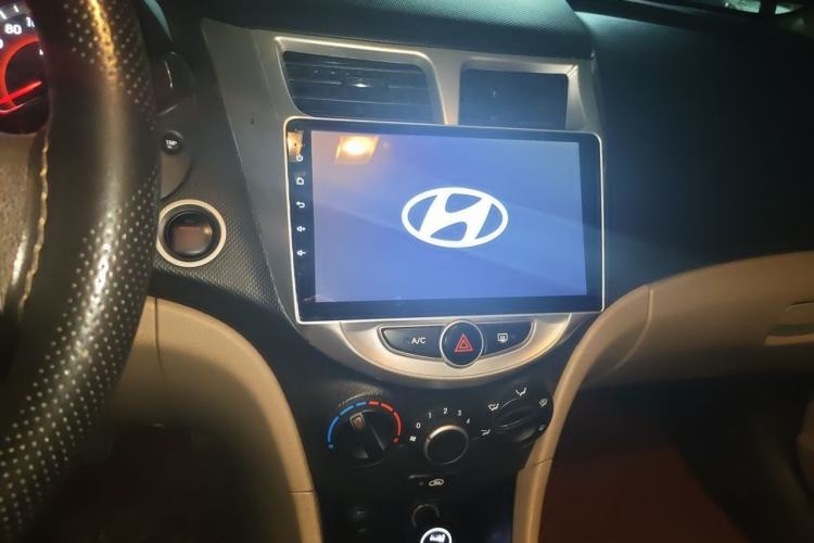 Used Hyundai Verna (older generation) 2014 1.4L Automatic Leading-Edge GLX Audio And AC Panel