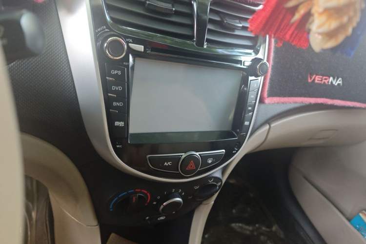 Used Hyundai Verna (older generation) 2014 1.4L Manual Smart GLS Trim Audio And AC Panel