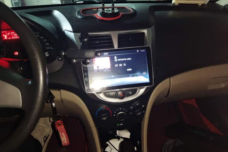 Used Hyundai Verna (older generation) 2014 1.4L Automatic Smart GLS Audio And AC Panel