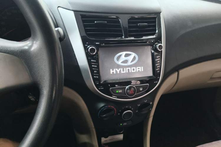 Used Hyundai Verna (older generation) 2014 1.4L Manual Smart GLS Trim Audio And AC Panel