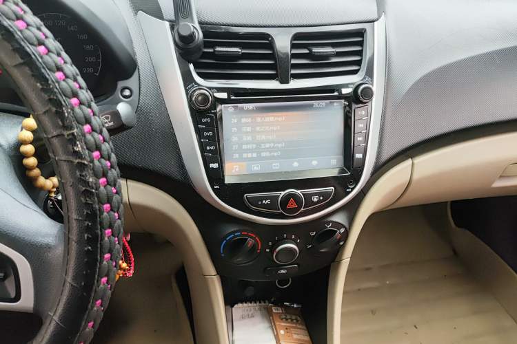 Used Hyundai Verna (older generation) 2014 1.4L Manual Smart GLS Trim Audio And AC Panel
