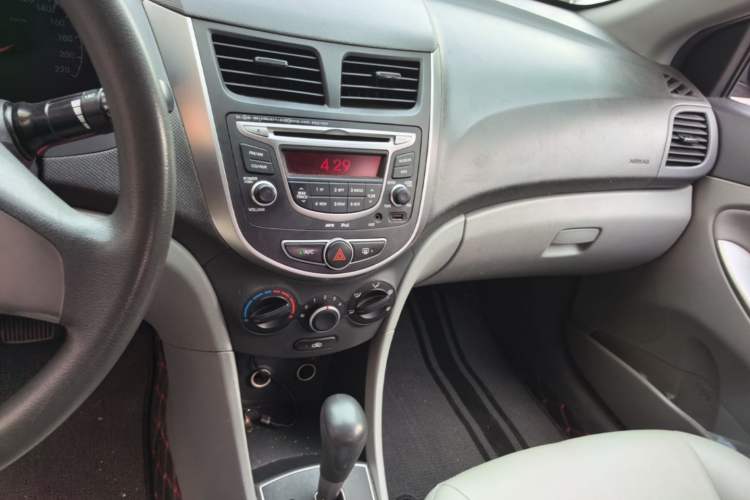 Used Hyundai Verna (older generation) 2014 1.4L Automatic Smart GLS Audio And AC Panel