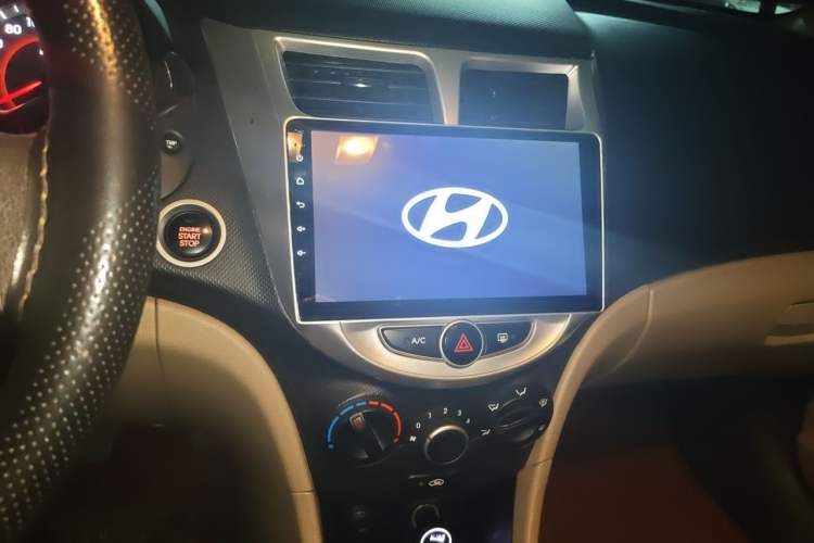 Used Hyundai Verna (older generation) 2014 1.4L Automatic Leading-Edge GLX Audio And AC Panel