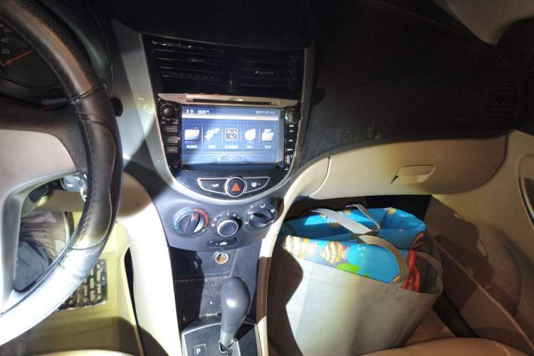 Used Hyundai Verna (older generation) 2014 1.4L Automatic Smart GLS Audio And AC Panel