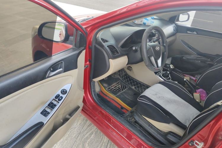 Used Hyundai Verna (older generation) 2014 1.4L Manual Fashion GS Model Driver Seat