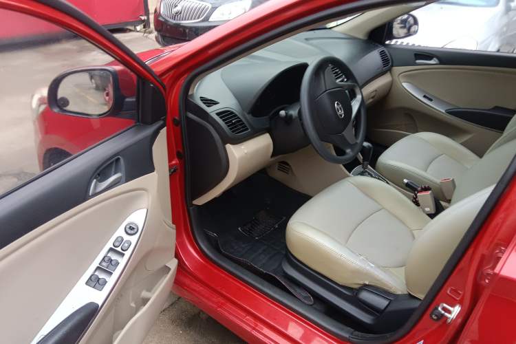 Used Hyundai Verna (older generation) 2014 1.4L Automatic Smart GLS Driver Seat