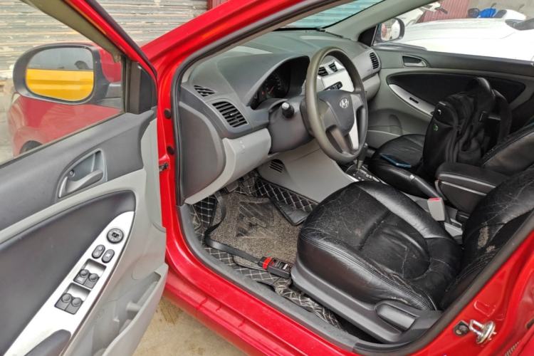 Used Hyundai Verna (older generation) 2014 1.4L Automatic Smart GLS Driver Seat