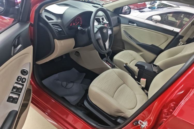 Used Hyundai Verna (older generation) 2014 1.4L Automatic Smart GLS Driver Seat