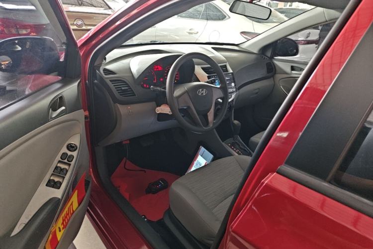 Used Hyundai Verna (older generation) 2014 1.4L Automatic Smart GLS Driver Seat