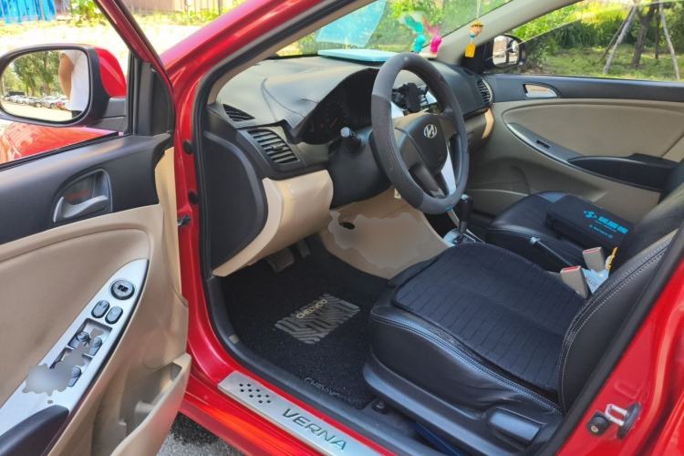 Used Hyundai Verna (older generation) 2014 1.4L Automatic Smart GLS Driver Seat