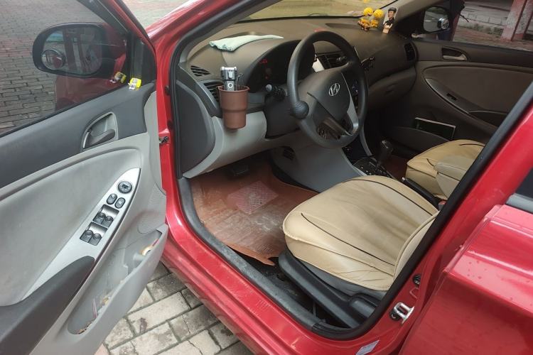 Used Hyundai Verna (older generation) 2014 1.4L Automatic Smart GLS Driver Seat