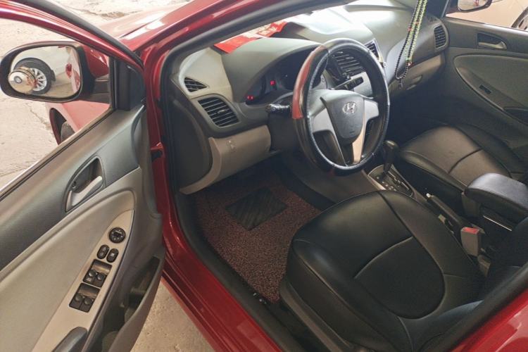 Used Hyundai Verna (older generation) 2014 1.4L Automatic Smart GLS Driver Seat