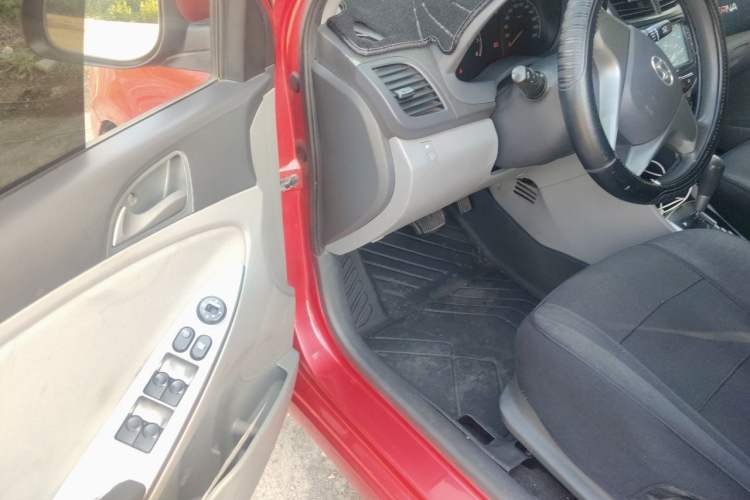 Used Hyundai Verna (older generation) 2014 1.4L Automatic Smart GLS Driver Seat