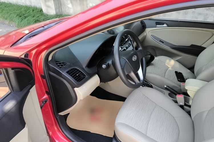 Used Hyundai Verna (older generation) 2014 1.4L Automatic Smart GLS Driver Seat