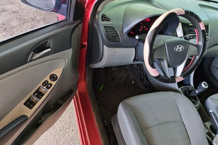 Used Hyundai Verna (older generation) 2014 1.4L Manual Smart GLS Trim Driver Seat