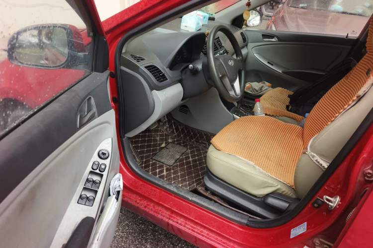 Used Hyundai Verna (older generation) 2014 1.4L Automatic Smart GLS Driver Seat