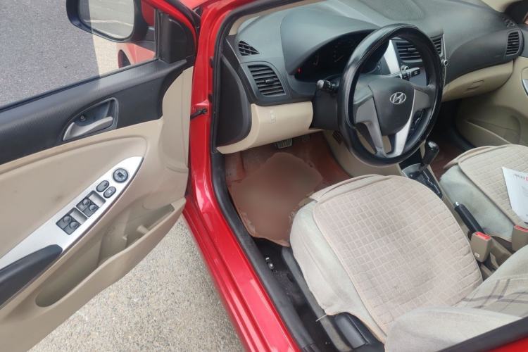 Used Hyundai Verna (older generation) 2014 1.4L Automatic Smart GLS Driver Seat