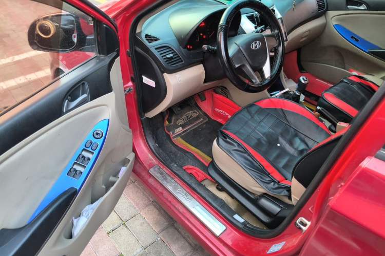 Used Hyundai Verna (older generation) 2014 1.4L Manual Smart GLS Trim Driver Seat