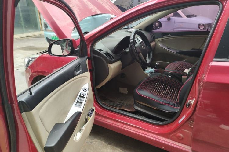 Used Hyundai Verna (older generation) 2014 1.4L Manual Smart GLS Trim Driver Seat