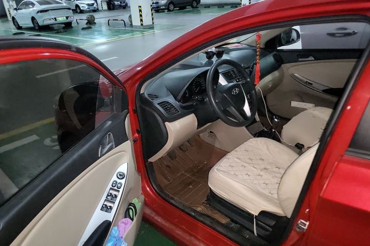 Used Hyundai Verna (older generation) 2014 1.4L Manual Smart GLS Trim Driver Seat