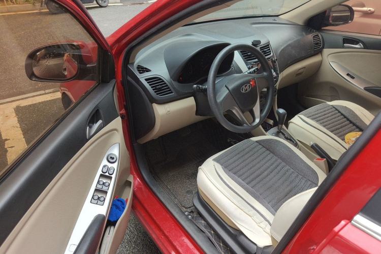 Used Hyundai Verna (older generation) 2014 1.4L Automatic Smart GLS Driver Seat