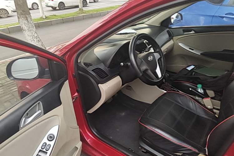 Used Hyundai Verna (older generation) 2014 1.4L Automatic Smart GLS Driver Seat