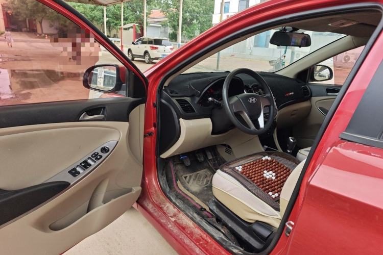 Used Hyundai Verna (older generation) 2014 1.4L Manual Smart GLS Trim Driver Seat