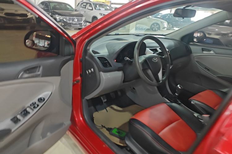 Used Hyundai Verna (older generation) 2014 1.4L Manual Smart GLS Trim Driver Seat