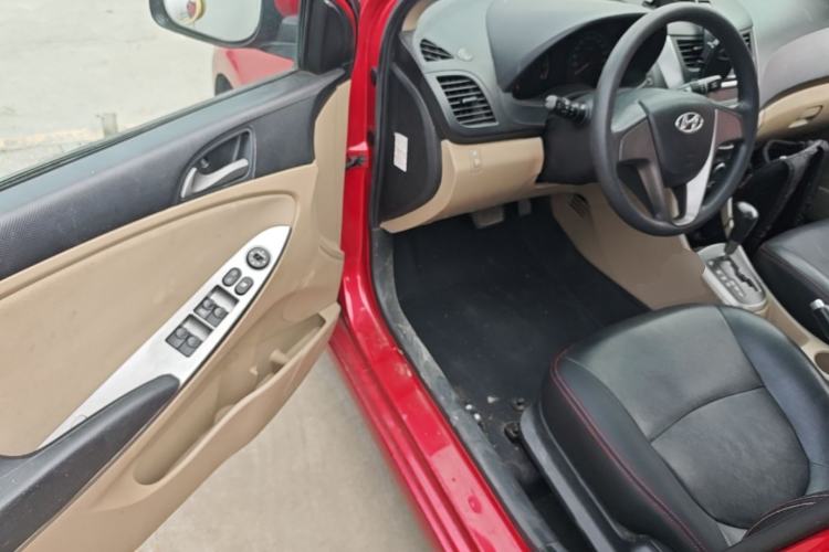 Used Hyundai Verna (older generation) 2014 1.4L Automatic Smart GLS Driver Seat