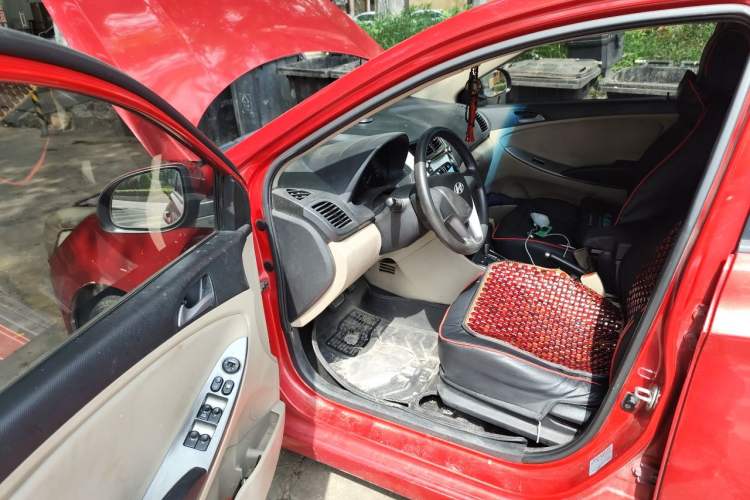Used Hyundai Verna (older generation) 2014 1.4L Automatic Smart GLS Driver Seat