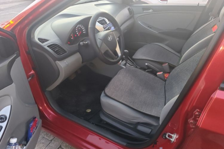 Used Hyundai Verna (older generation) 2014 1.4L Automatic Leading-Edge GLX Driver Seat