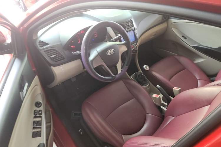 Used Hyundai Verna (older generation) 2014 1.4L Manual Smart GLS Trim Driver Seat