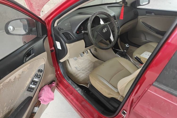 Used Hyundai Verna (older generation) 2014 1.4L Manual Smart GLS Trim Driver Seat