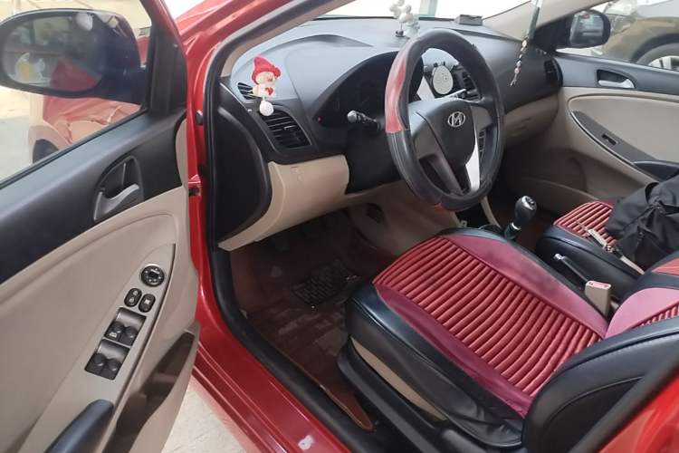 Used Hyundai Verna (older generation) 2014 1.4L Manual Smart GLS Trim Driver Seat