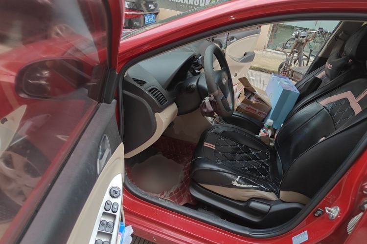Used Hyundai Verna (older generation) 2014 1.4L Automatic Leading-Edge GLX Driver Seat