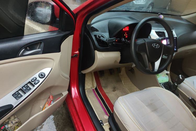 Used Hyundai Verna (older generation) 2014 1.4L Manual Smart GLS Trim Driver Seat
